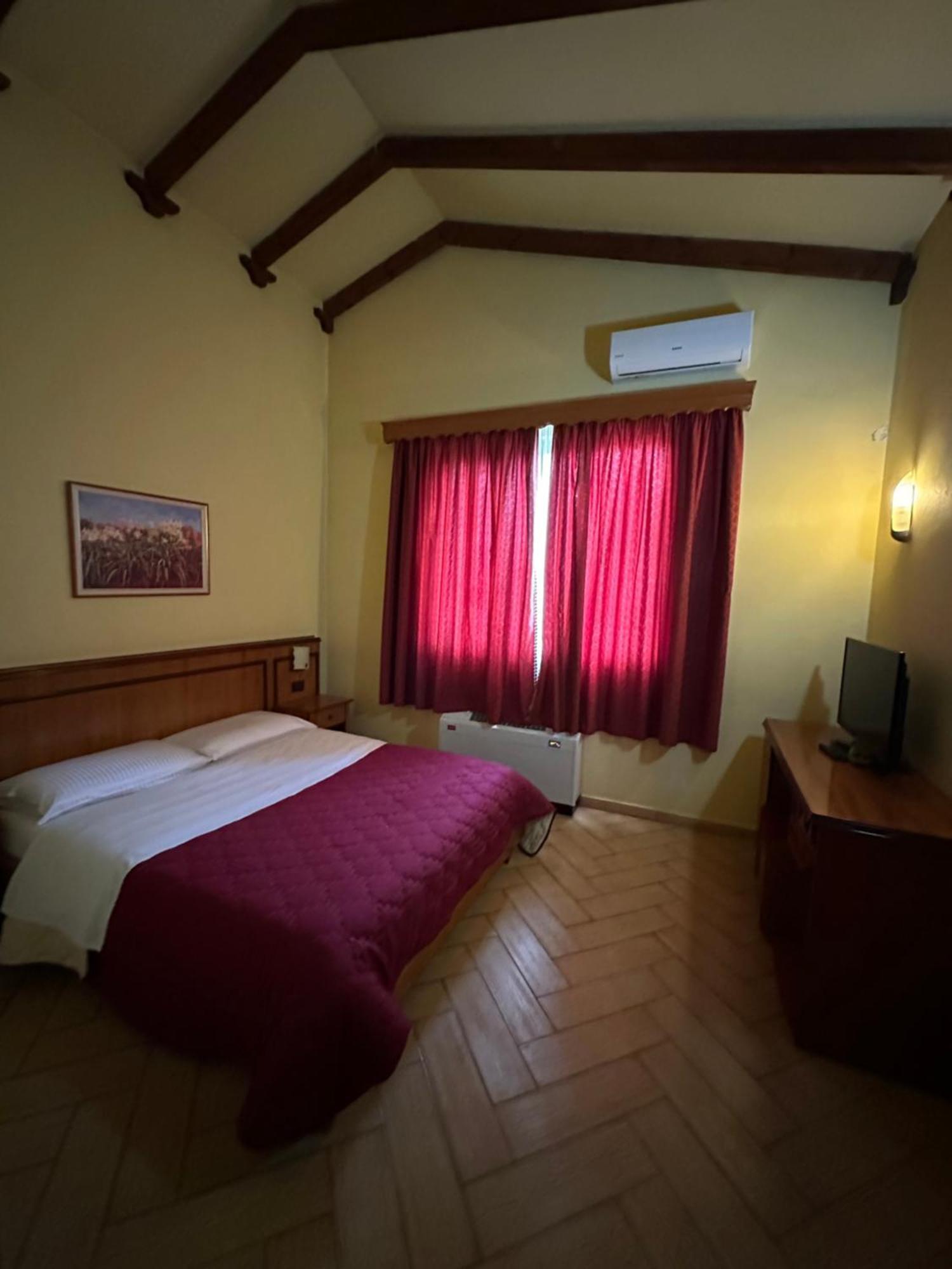 New Leone Hotel